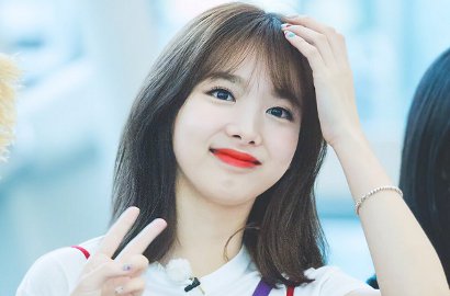 Nggak Malu dan Pede Abis, Nayeon Twice Usung Gaya Super Nyentrik Ini di Bandara