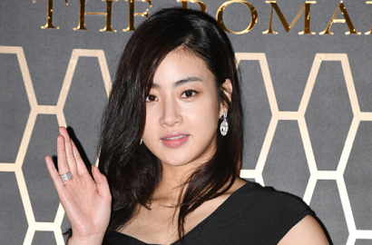 Tampil Seksi Pakai Gaun Hitam, Kang Sora Dibilang Tembem dan Gemukan