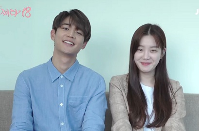 Minho SHINee Tampil Santai, Lee Yu Bi Cantik di Jumpa Pers 'Somehow 18'