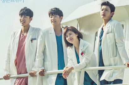 Berlatar Senja, Ha Ji Won cs Ceria Berlayar di Poster 'Hospital Ship'