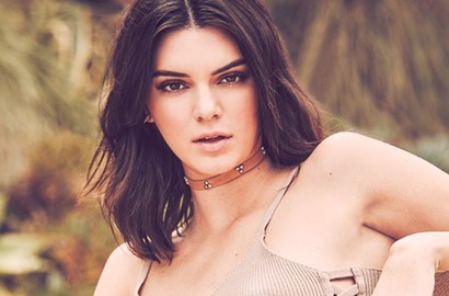 Pamer Paha Mulus Sampai Kutang, Pose Seksi Kendall Jenner Bikin Gregetan