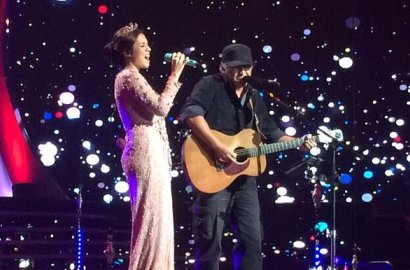 Bawakan 'Yang Tersendiri', Duet Iwan Fals-Raisa di HUT SCTV 2017 Tak Kalah Berkesan
