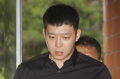 Punya Tato Baru Bergambar Wajah Calon Istri, Yoochun Tuai Komentar Pedas
