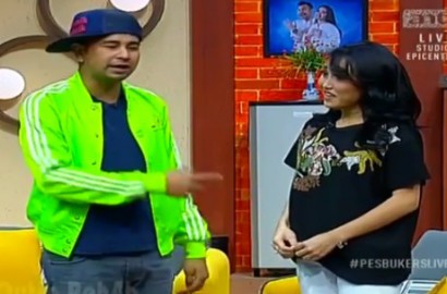 Usai Aksi Sodok, Raffi Genit Sambil Curhat Sedih Tak Bisa Nikahi Ayu Ting Ting