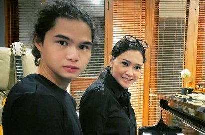 Dul Dikritik Gara-Gara Rambut Gondrong Saat Jadi Pemimpin Upacara, Maia Santai