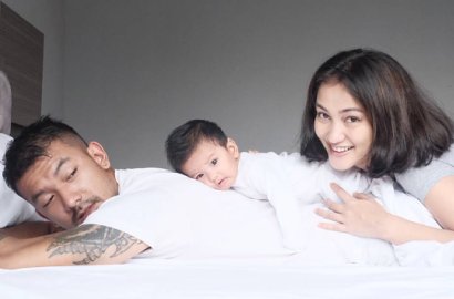 Anniversary Pernikahan, Rio Dewanto Unggah Foto Mengharukan 'Menua' Bersama Atiqah