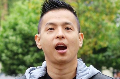 Unggah Foto Ini, Ernest Prakasa Bikin Penasaran Bocorkan 2 Pemain Utama 'Susah Sinyal'