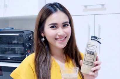 Fans Ngamuk Haters Teriaki Ayu Ting Ting 'Pelacur' dan Ejek Lutut Bergambar Bayi
