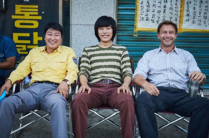 Belum Sebulan Rilis, 'Taxi Driver' Song Kang Ho-Ryu Jun Yeol Capai 11 Juta Penonton