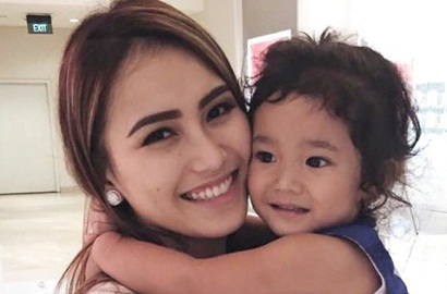 Kerap Dihujat Tak Becus Rawat Anak, Ayu Ting Ting Buktikan Jadi Ibu Teladan Lewat Ini