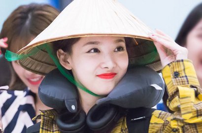 Nayeon Twice Bongkar Alasan Dibalik Gaya Nyentriknya Saat di Bandara