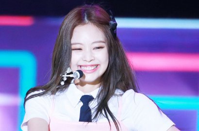 Pamer Foto di Konser Ariana Grande, Jennie Dibilang Mirip Hyorin Hingga Na Eun