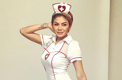 Nikita Mirzani Anti Mainstream, Bisnis Gel Pengeras Alat Vital Laris Manis
