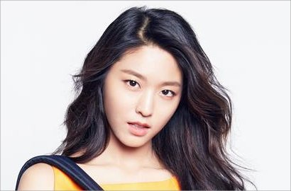 Kelewat Seksi, 'Seolhyun' Bikin Geger Umbar Belahan Dada di Majalah Ini?