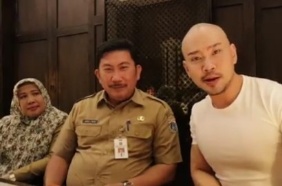 Datangi Kantor Samsat, Deddy Corbuzier Minta Petugas Klarifikasi Soal Menunggak Pajak