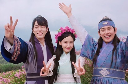Hong Jong Hyun Pamer Keceriaan di Lokasi Syuting 'King in Love', Yoona cs Dipuji Imut