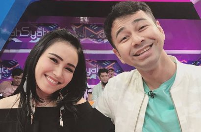 Tak Ikut Foto Bareng di Ultah Sarwendah, Ayu Ting Ting-Raffi Ahmad Asyik Berduaan?