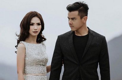Gelar Tradisi Tea Pai, Gaun Calon Istri Dion Wiyoko Bikin Jatuh Cinta
