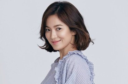 Pamer Kulit Putih Merona, Cantiknya Song Hye Kyo Dijamin Bikin Meleleh