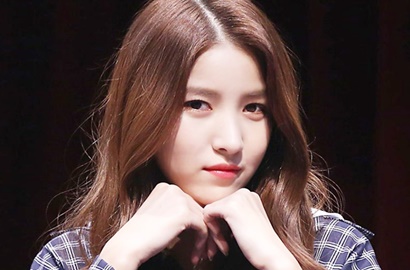 Bak Supermodel, Kaki Indah dan Panjang Sowon G-Friend Ini Dijamin Bikin Terpukau
