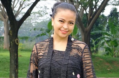 Kocak, Tantri Kotak Bikin Netter Ngakak Pelesetkan Pernikahan Raisa-Hamish di Postingan Ini