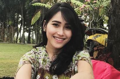 Goyang Erotis Bareng Penonton Pria, Ayu Ting Ting Dibully Ratu Ngangkang