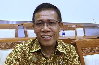 Datang Bawa Koper, Politisi PDI-P Masinton Pasaribu Minta Ditahan KPK