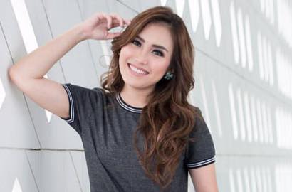 Isu 'Cemburu' Raffi-Nagita ke Nikahan Raisa, Ayu Ting Ting Tiduran Jadi Obyek Fantasi Seks