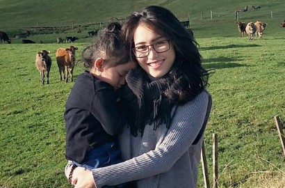 Ayu Ting Ting Nangis Saat Nyanyi, Netter Curiga Baper Raffi dan Nagita Selalu Mesra