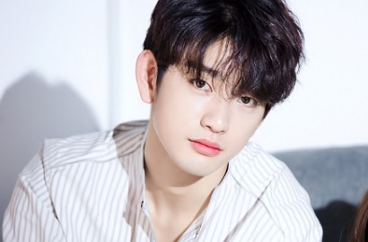Jadi Mahasiswa Jomblo, Jinyoung GOT7 Cupu Tapi Ganteng di 'Magic School'
