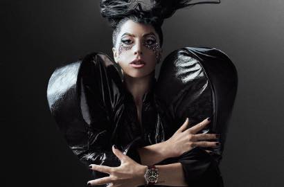 Batalkan Konser Karena Sakit, Lady GaGa Hibur Penggemar Pakai Pizza