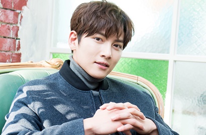 Bikin Kangen, Ji Chang Wook Umbar Senyum Manis di Pemotretan Ini