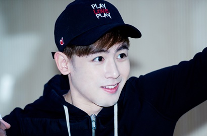 Ternyata Perankan Dokter, Gantengnya Nichkhun di 'Magic School' Bikin Silau