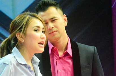 Heboh Digosipkan Dekat, Raffi-Ayu Ting Ting Dipuji Profesional di 'Pesbukers'