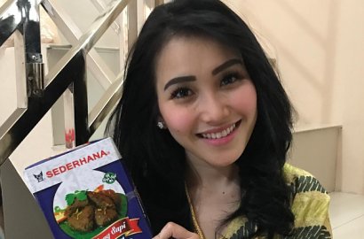 Deddy Corbuzier Nilai Gaya Busana 'Memprihatinkan', Ayu Ting Ting: Terusin Aja