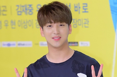 Rayakan Ulang Tahun Baro, B1A4 Kirim Truk Minuman ke Lokasi 'Manhole'