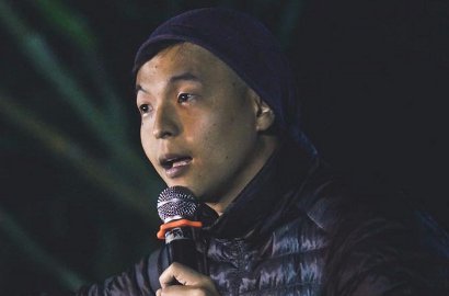 Keseringan Ikut Main di Film Sendiri, Ernest Prakasa Kurangi Porsi untuk 'Susah Sinyal'
