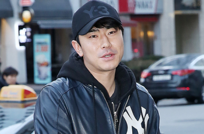 Ceria Selfie bareng Kim Nam Gil, Aktor Ini Segera Tampil di 'Live up Your Name'?