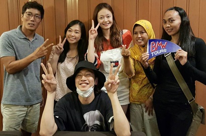 Kelar Jalani Hukuman 'RM', Serunya Kwang Soo-Jeon So Min Narsis di Pantai Timang