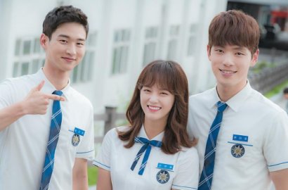 Usung Dress Code Hitam, Cerianya Kim Sejeong cs di Wrap Up Party 'School 2017'