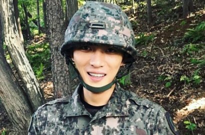Pede Pamer Seolah Wamil Lagi, Jaejoong Tetap Tampan Pakai Seragam Tentara di 'Manhole'?