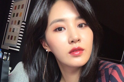 Pede Pakai Dress Kuning Cerah, Yuri Girang Hadiri Pesta di New York