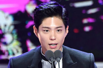 Park Bo Gum Ucapkan Selamat untuk Song Joong Ki-Song Hye Kyo