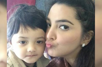 Foto Cantik Pose Begini, Lucunya Arsy Ikuti Gaya Ashanty