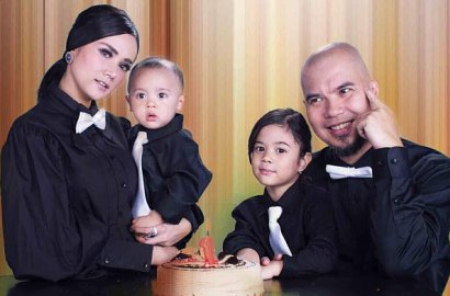 Mulan Umbar Belahan Dada Hingga 'Kuku Setan', Ahmad Dhani Dihina Gara-Gara Benda Ini