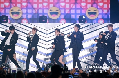 Ganti Warna Lightstick Sesuai Penampil, Fandom Highlight di Incheon K-Pop Concert Tuai Pujian