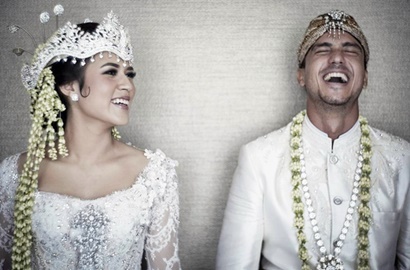 Pamer Aksi Tari Kecak di Depan Raisa Usai Menangis, Ekspresi Hamish Daud Menggelikan