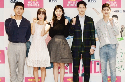 Kecenya Jong Hyun CN Blue Hingga Bona WJSN di Preskon 'Girls' Generation 1979'