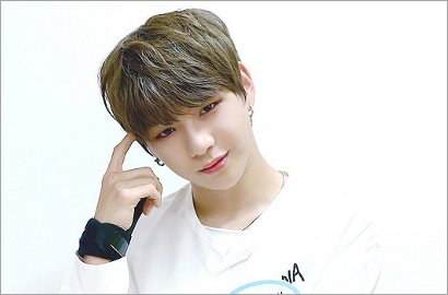 Jadi Model Sampul Cowok Pertama, Kang Daniel Bikin Meleleh Pose Elegan Bak Pangeran