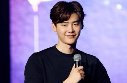 Sambut Musim Gugur, Foto-Foto Lee Jong Suk dengan Setelan Jas Ini Bikin Meleleh